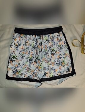 Stori Perseverance Athletic Shorts in the "Bloom Light" floral print XL Pullon